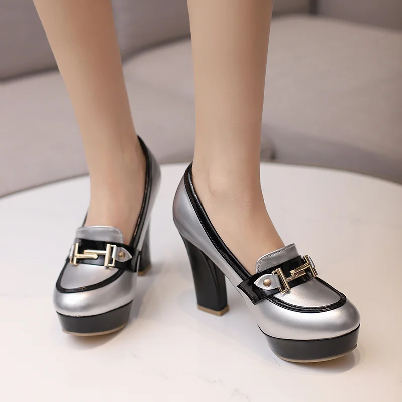 Fashion Metal Chain Women Loaf - Patent Leather Pump ulasan dan harga