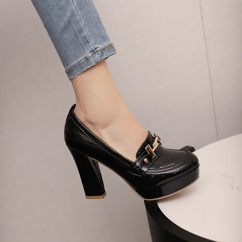 Fashion Metal Chain Women Loaf - Patent Leather Pump ulasan dan harga